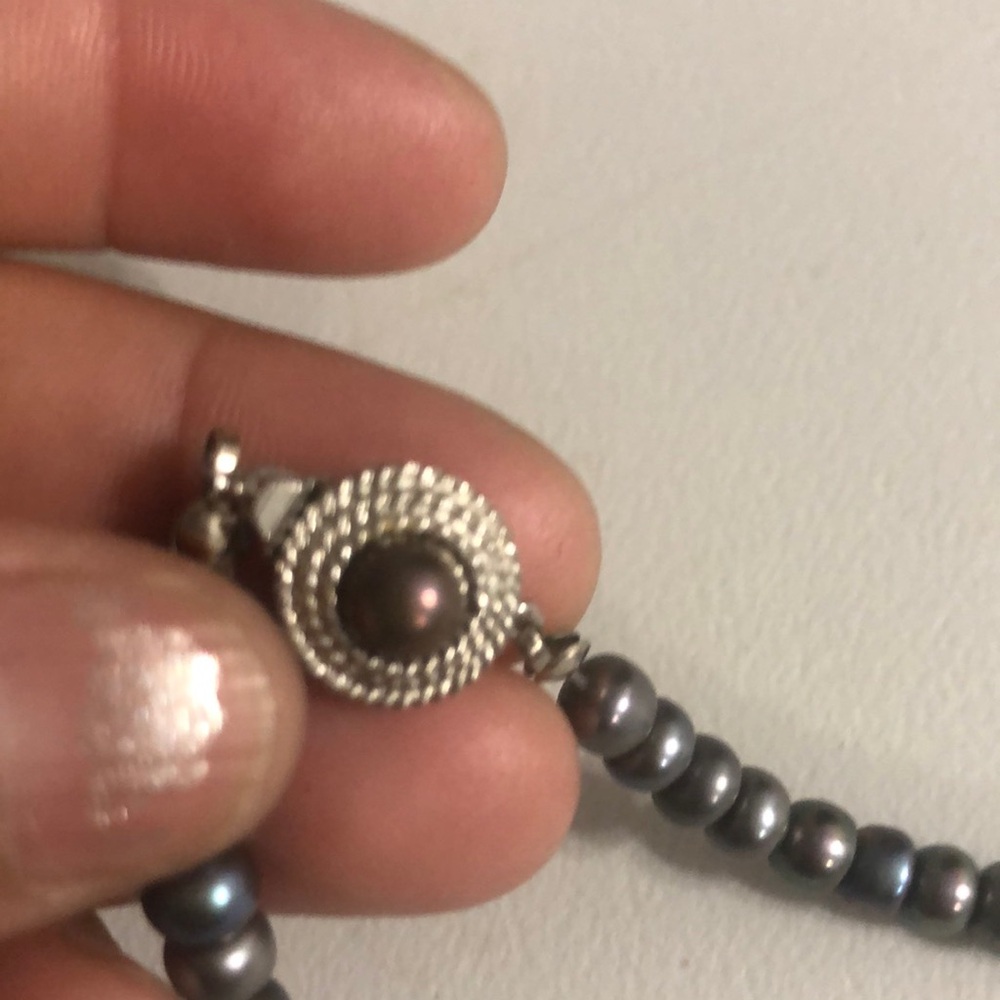 Elegant Black Pearl Necklace - Picture 3 of 8